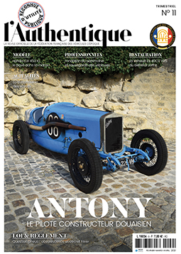 No 01 de l'Authentique avec une couverture d'une 4CV RENAULT
