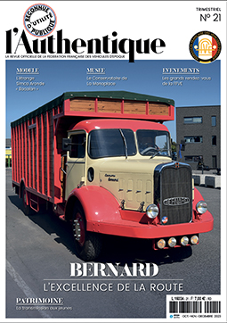 No 01 de l'Authentique avec une couverture d'une 4CV RENAULT